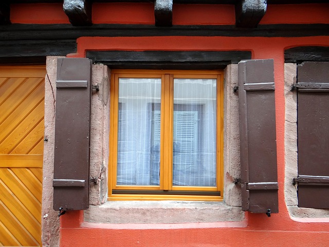 window-244636_640
